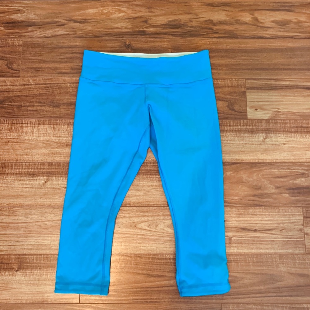 Lululemon Mint/Blue Reversible Crop SIZE 8